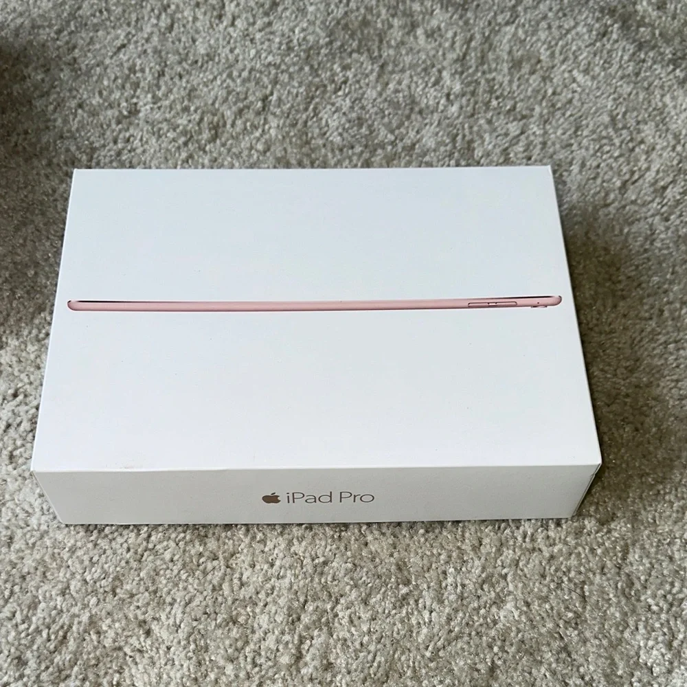 Apple Device Packaging Set in White